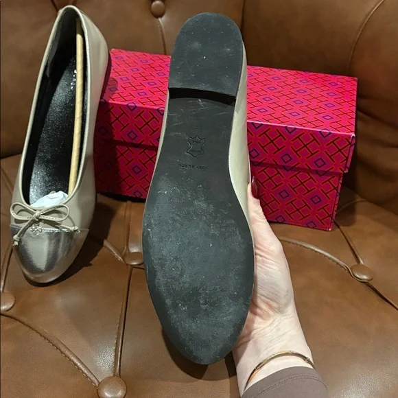 Tory Burch Cap Toe Ballet Flats - WORN ONCE Size 9 - Picture 5 of 9